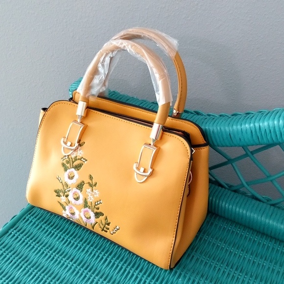 🆕 Ladies Yellow Embroidered Purse - Picture 3 of 10